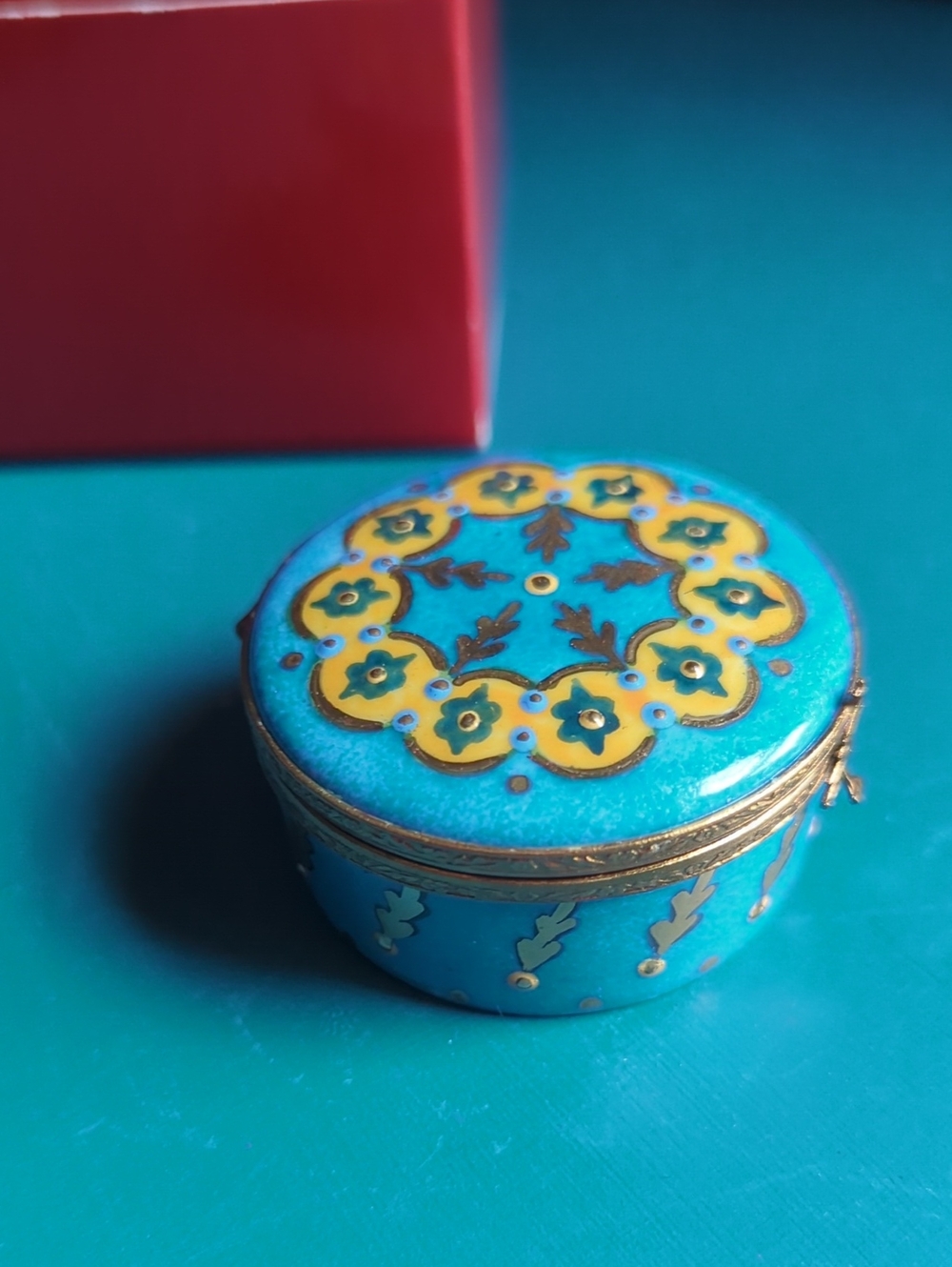 Accent pottery base